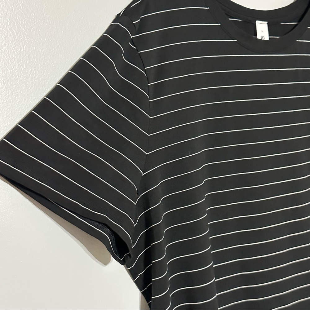 Lululemon Love‎ Crewneck T-Shirt Short Serve Stripe Black White - Picture 6 of 8